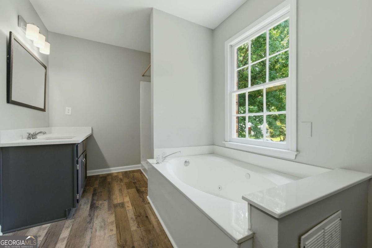 2110 November Court NW