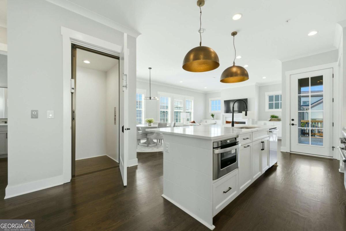 559 S Club Drive