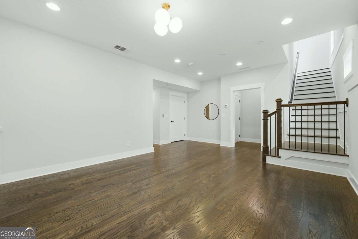 559 S Club Drive