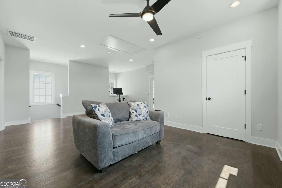 559 S Club Drive