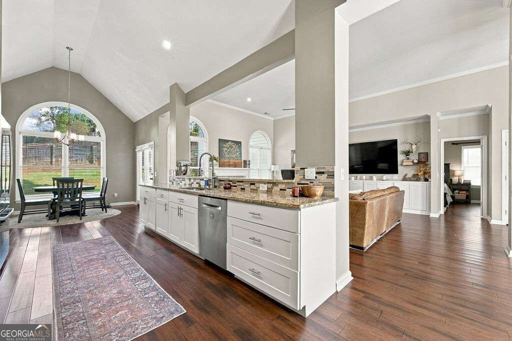 1028 Legacy Walk