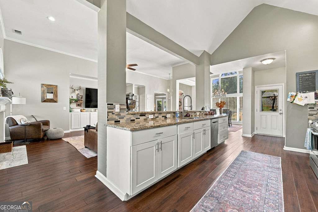 1028 Legacy Walk