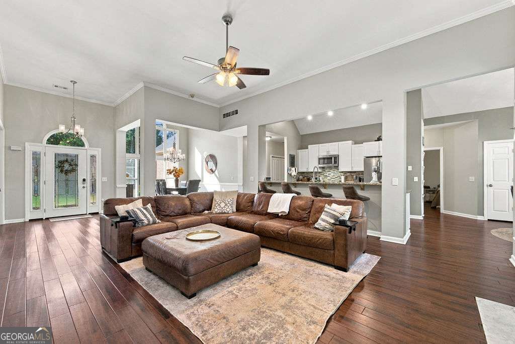 1028 Legacy Walk