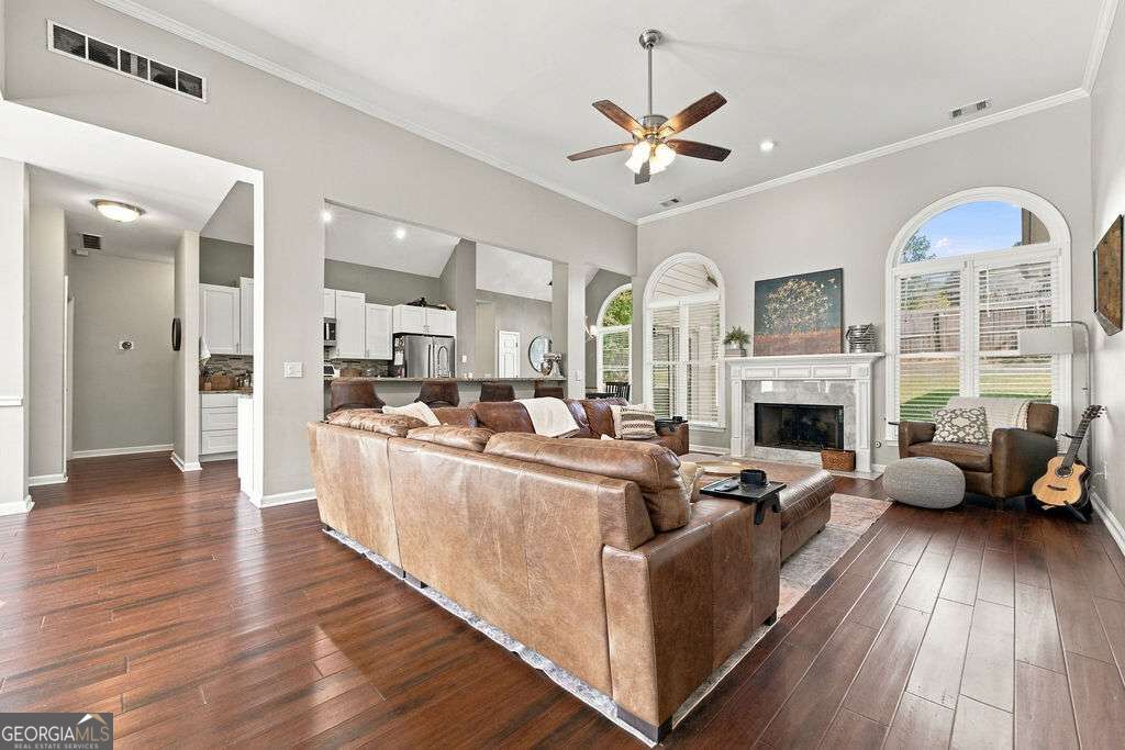 1028 Legacy Walk