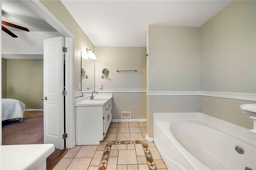 1045 Queensbury Run