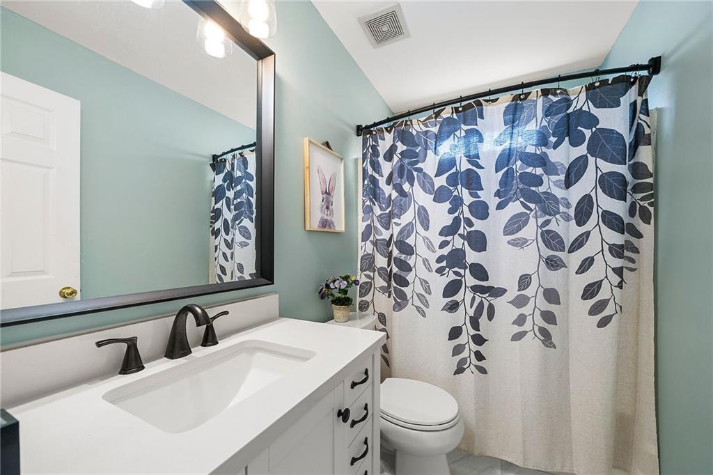 1045 Queensbury Run