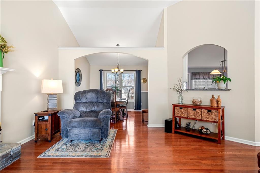 1045 Queensbury Run