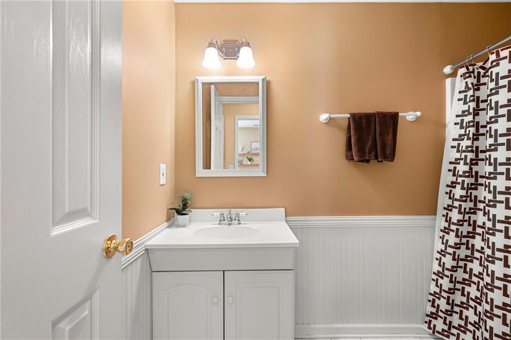 1045 Queensbury Run