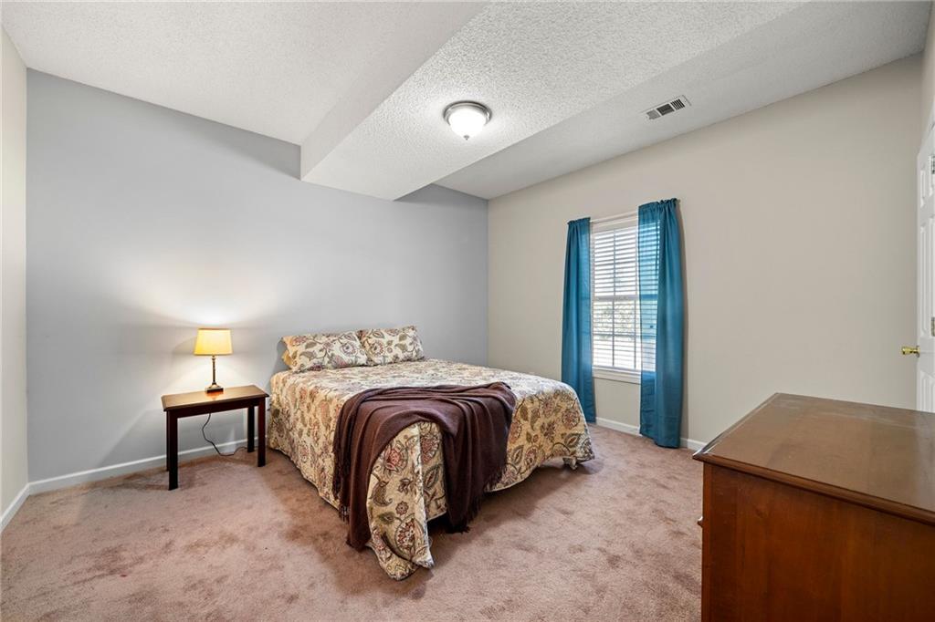 1045 Queensbury Run