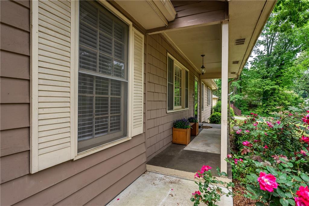 1421 VONDA Lane SW
