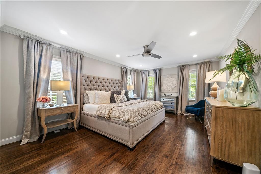 210 W Spalding Drive