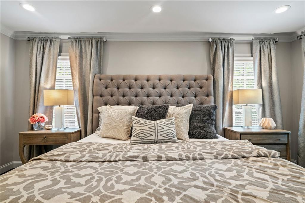 210 W Spalding Drive