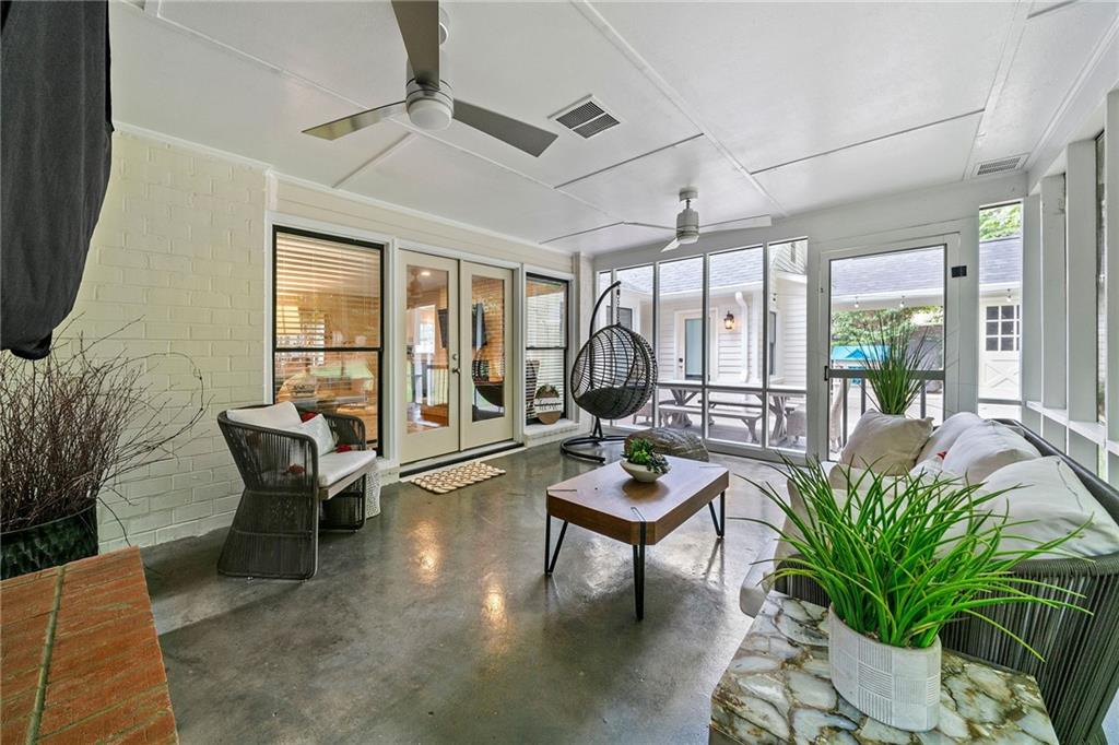 210 W Spalding Drive