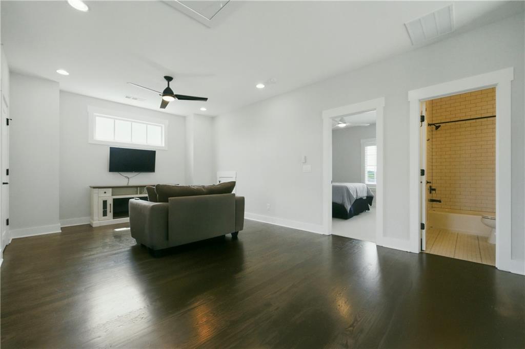 559 S Club Drive