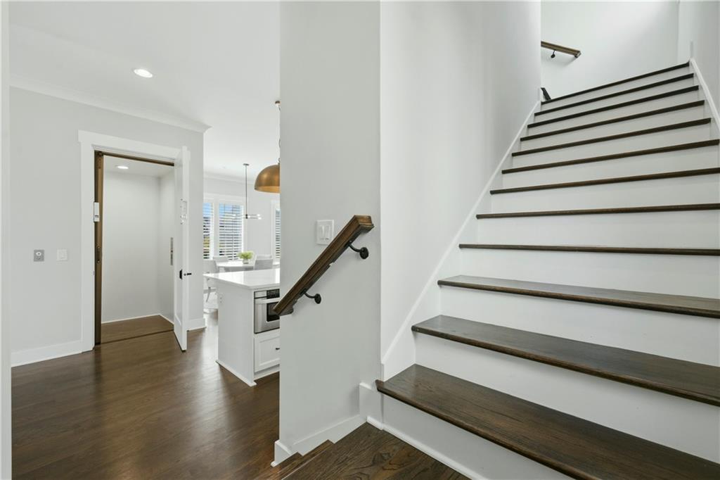 559 S Club Drive