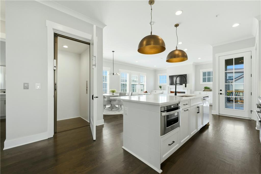 559 S Club Drive
