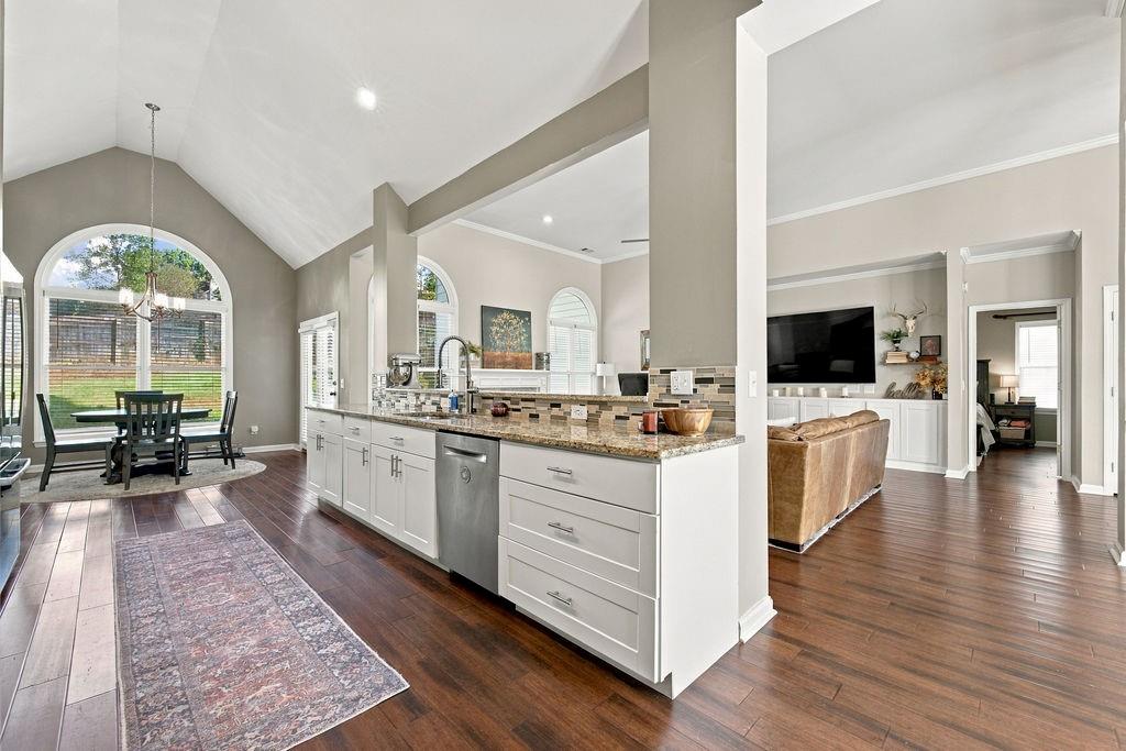 1028 Legacy Walk