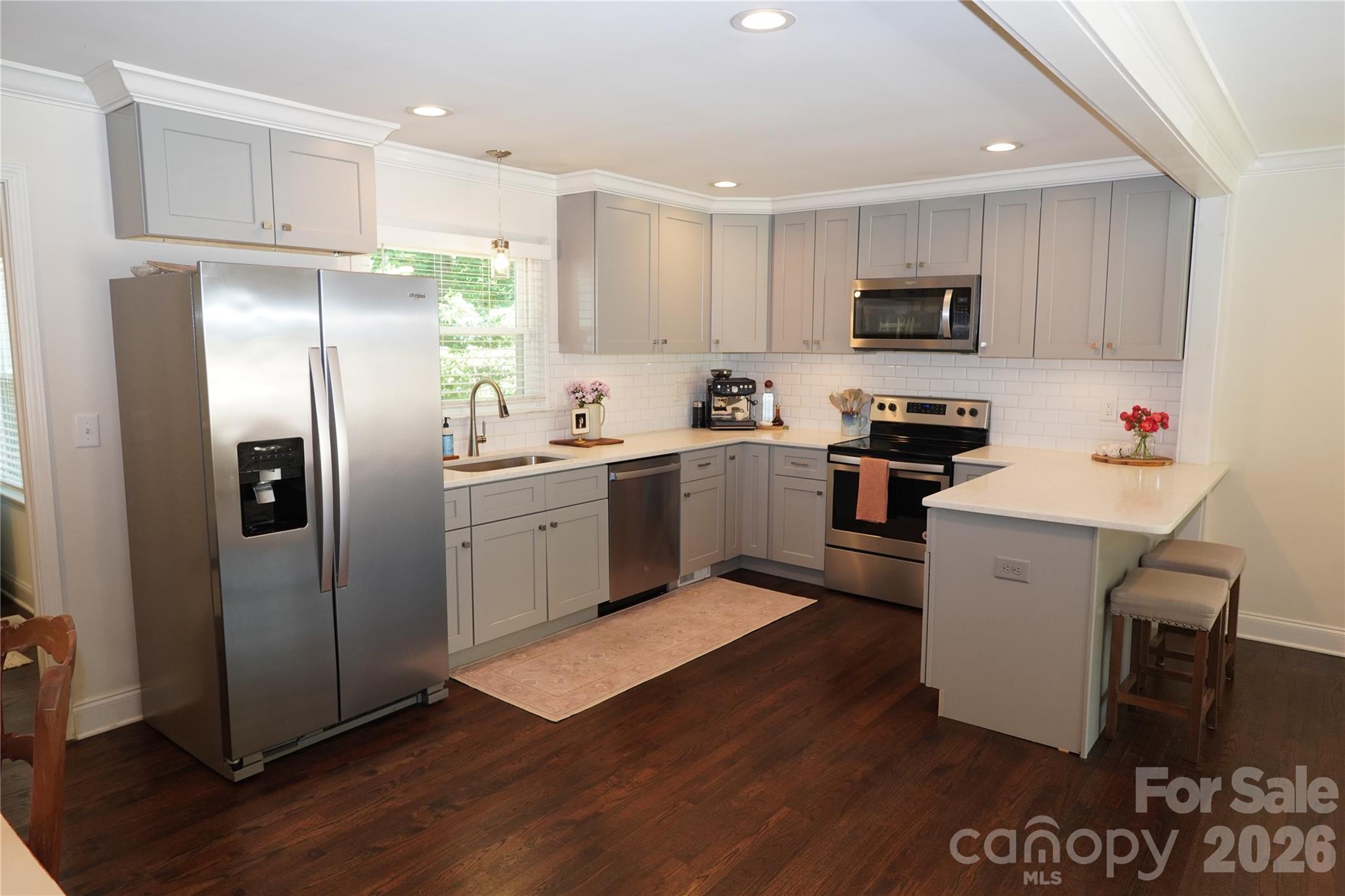 3821 Dunwoody Drive
