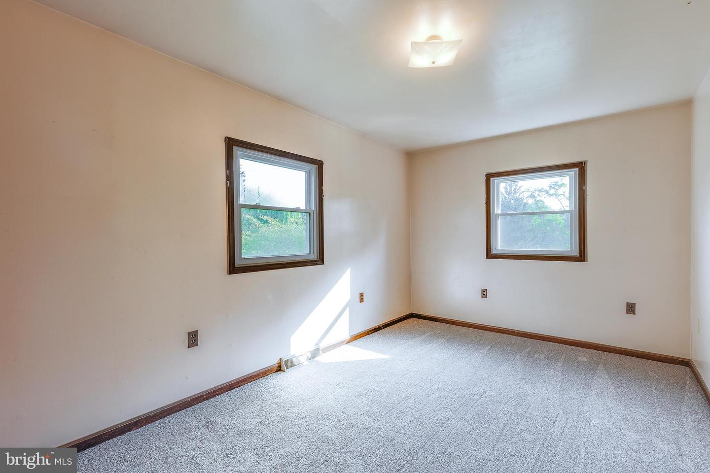 960 Furnace Hills Pike