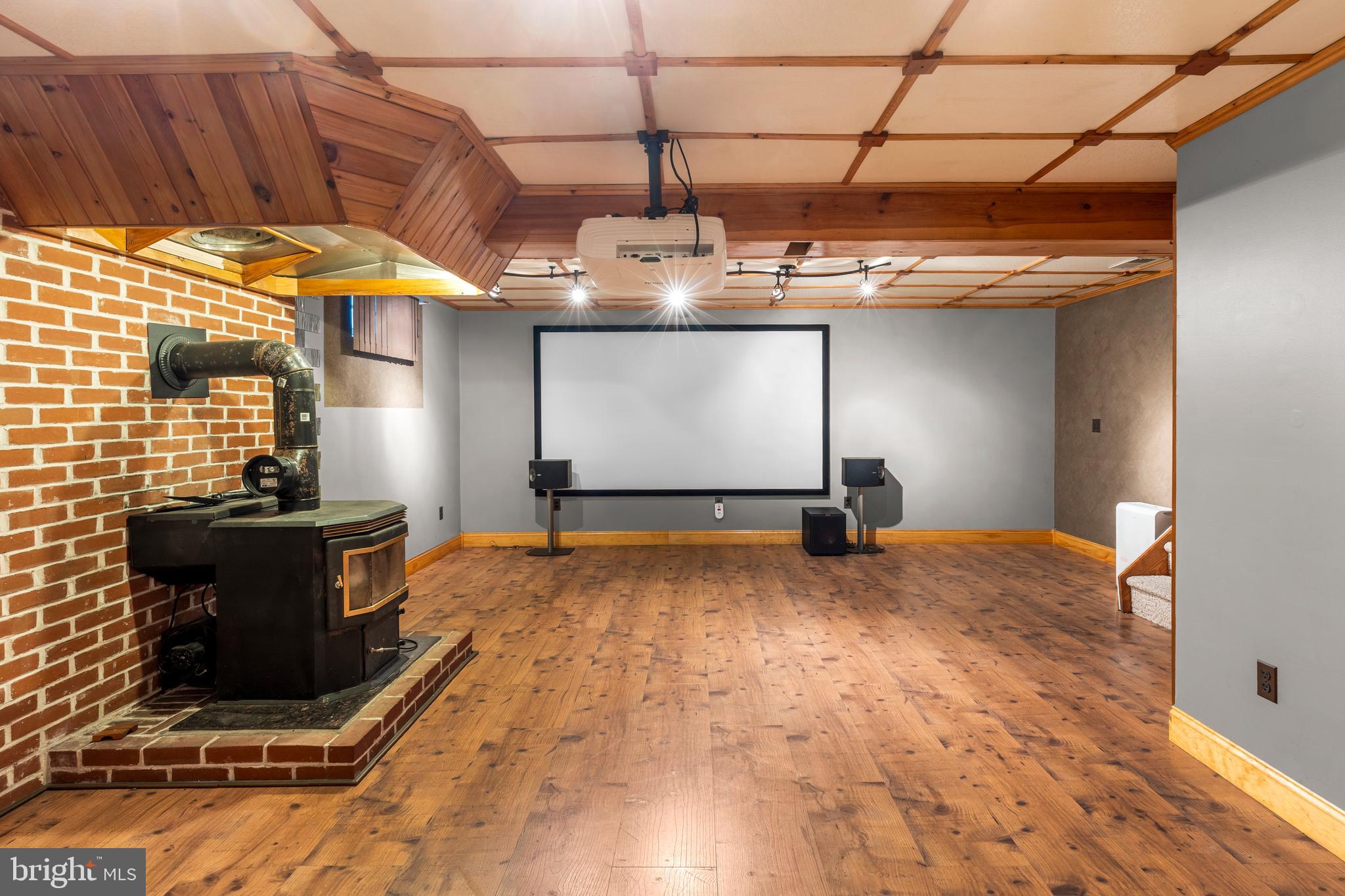 655 WHITE OAK ROAD