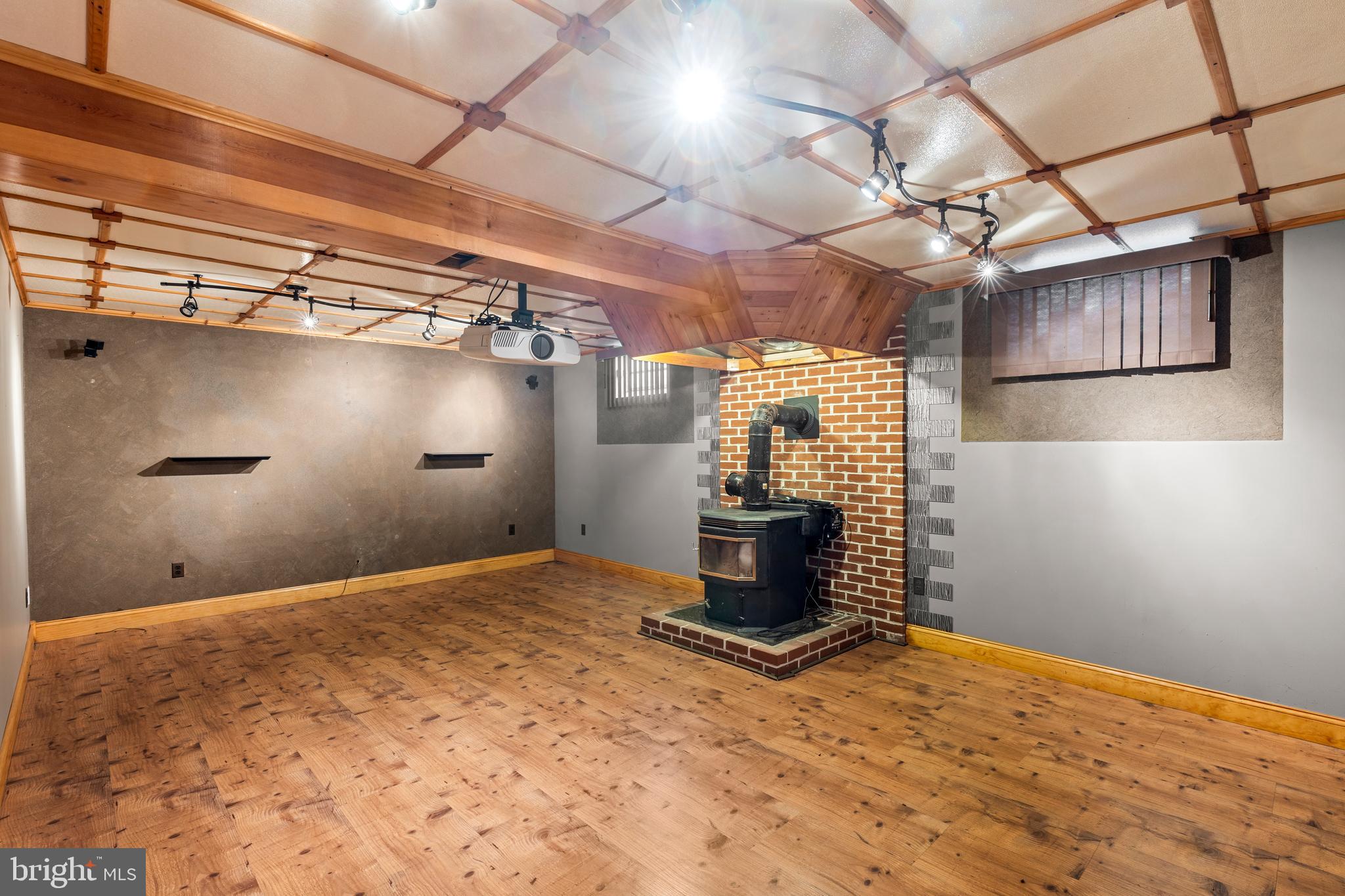 655 WHITE OAK ROAD