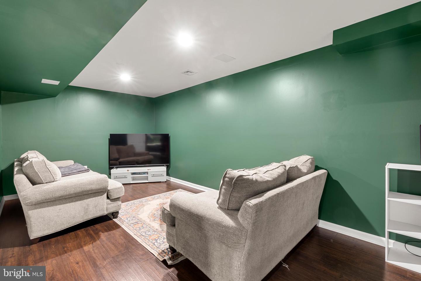 955 Koles Way