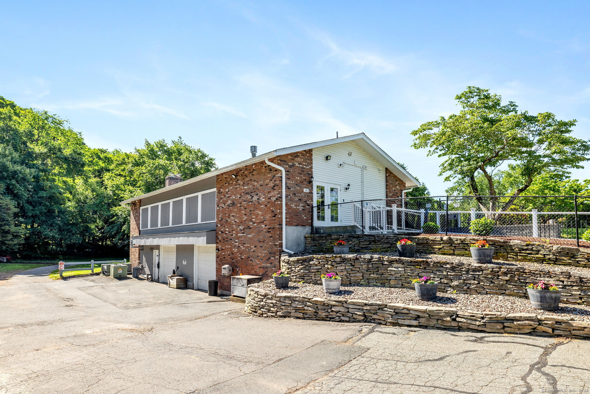 27 Esquire Drive D