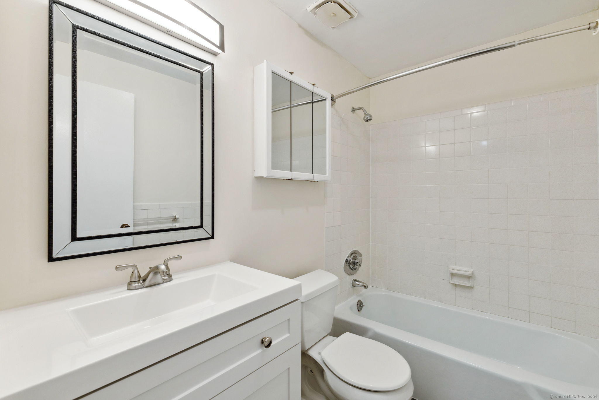 292 Green Road APT B