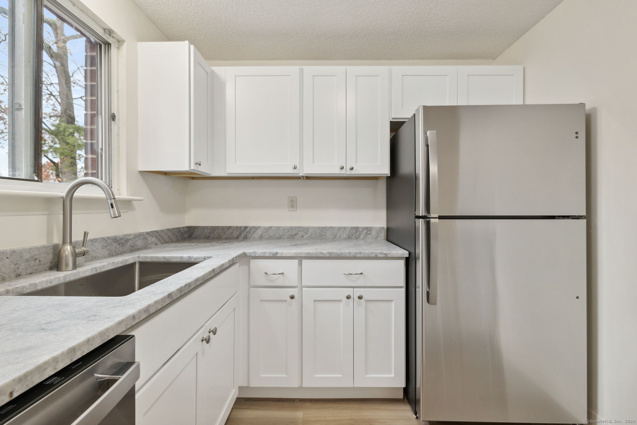 292 Green Road APT B