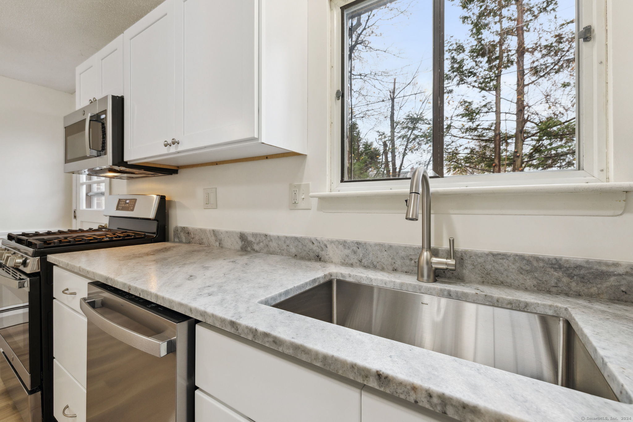 292 Green Road APT B