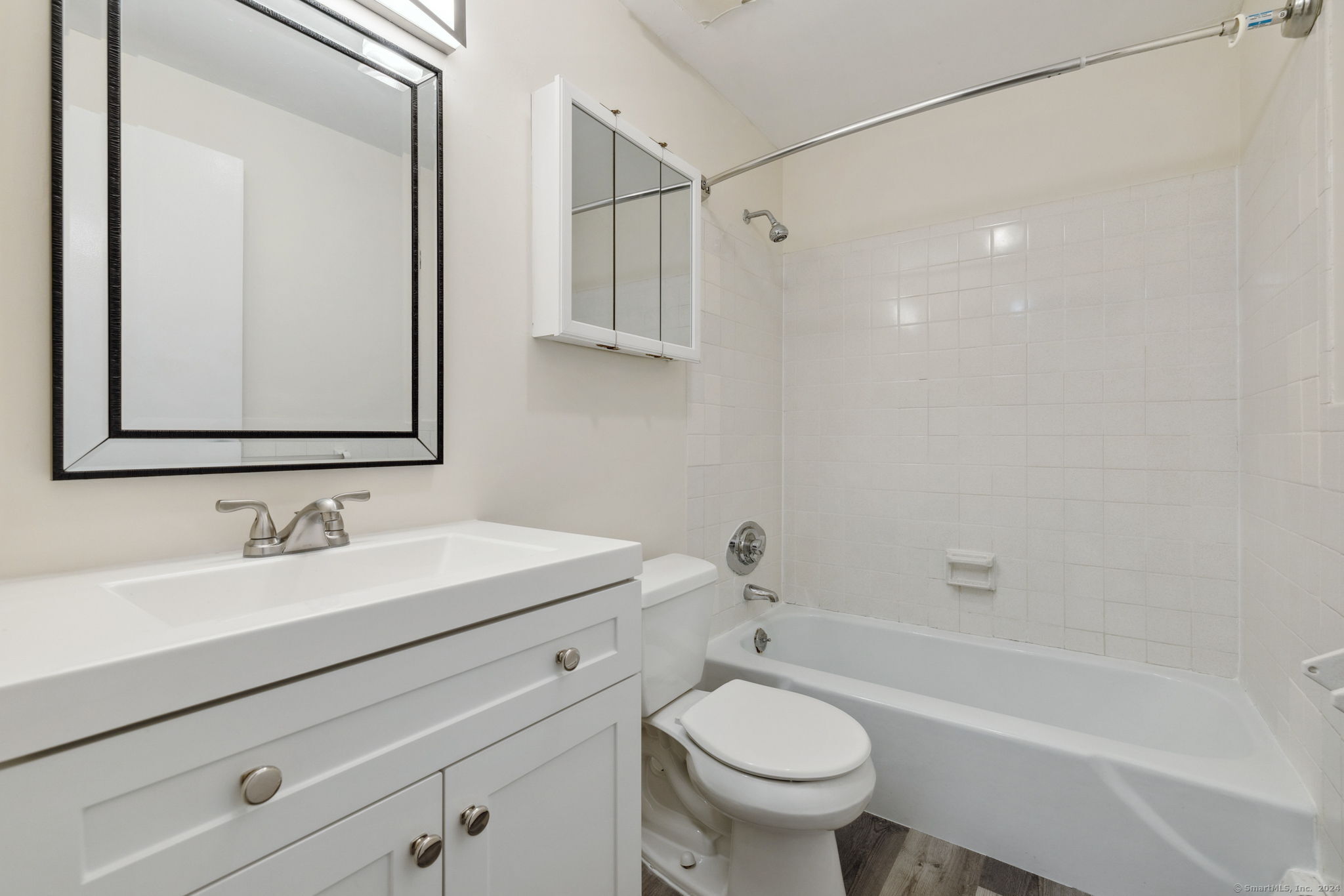 292 Green Road APT B
