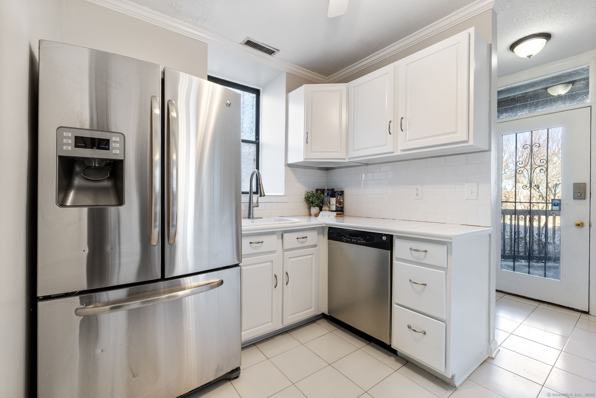 14 Charter Oak Place APT 1