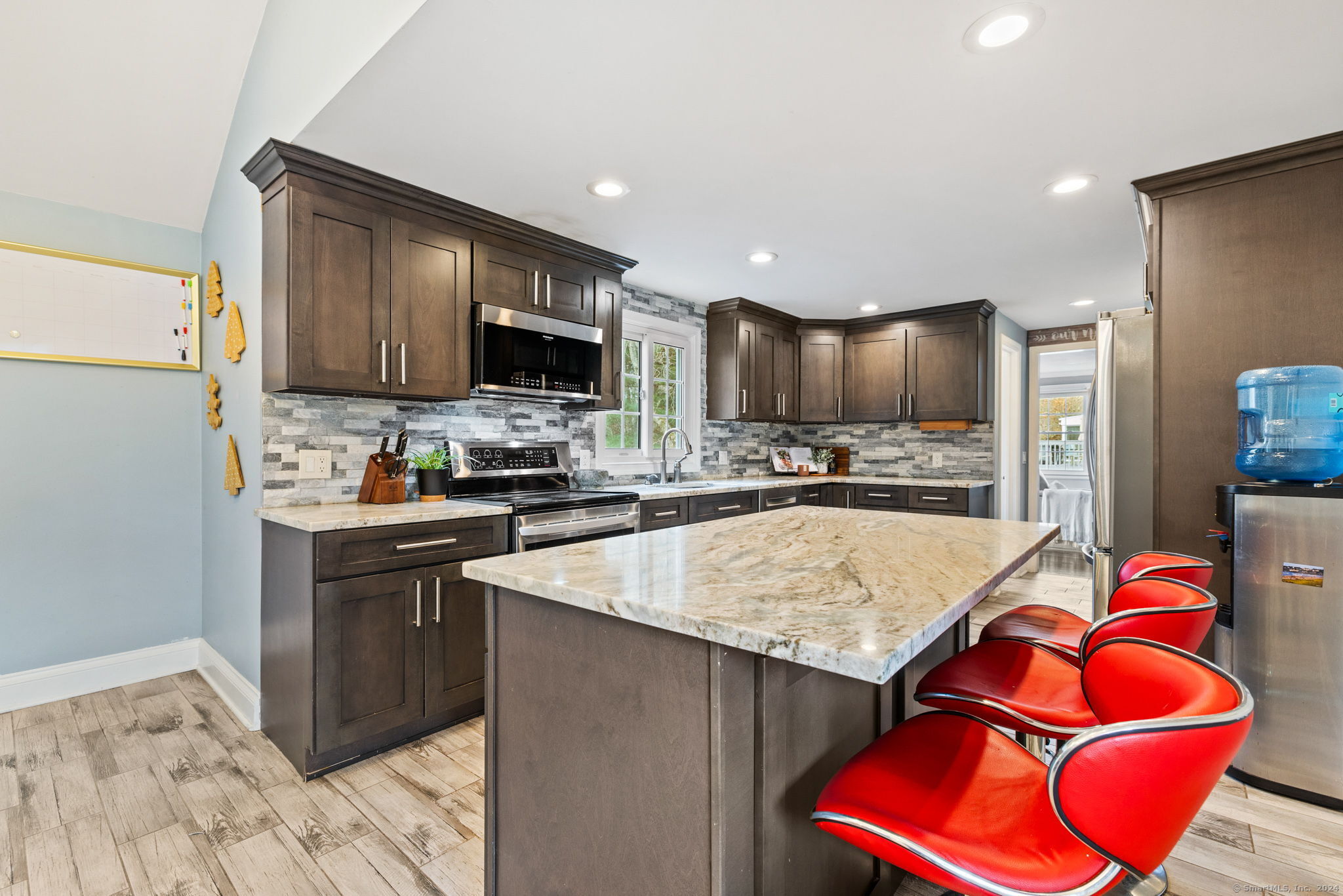 85 Ledgewood Drive