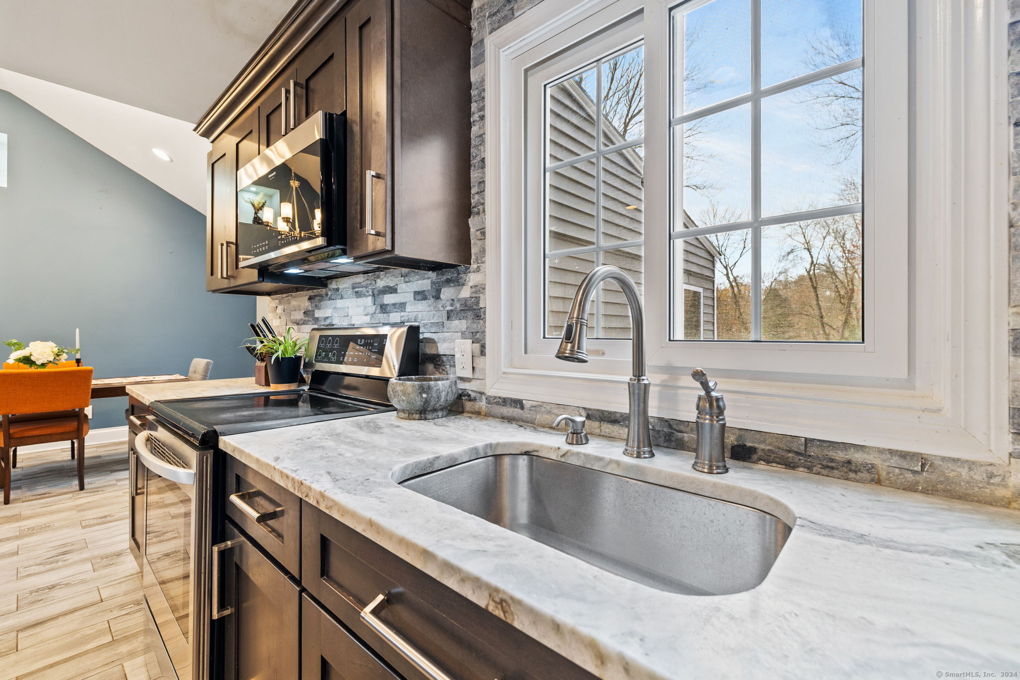 85 Ledgewood Drive