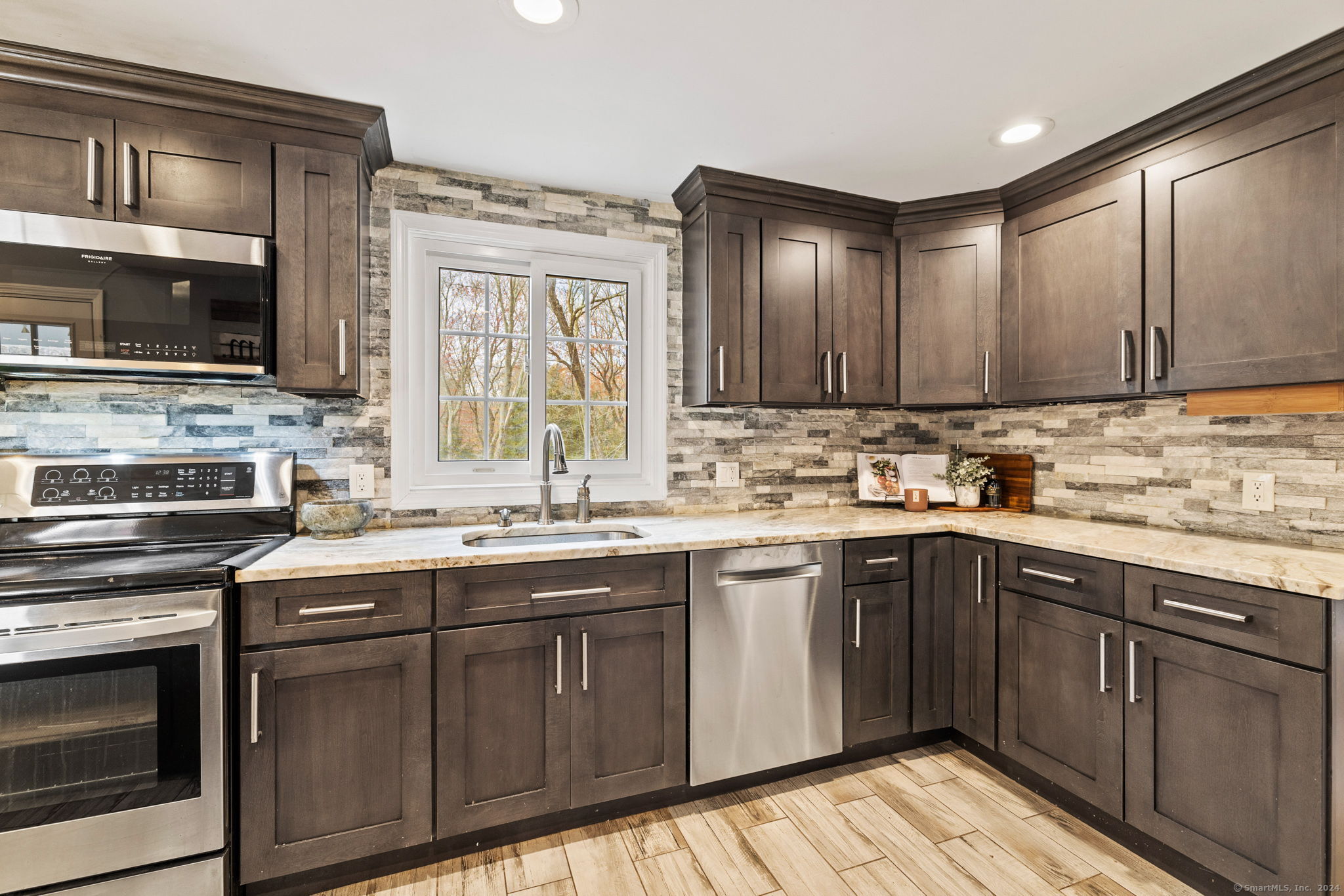 85 Ledgewood Drive