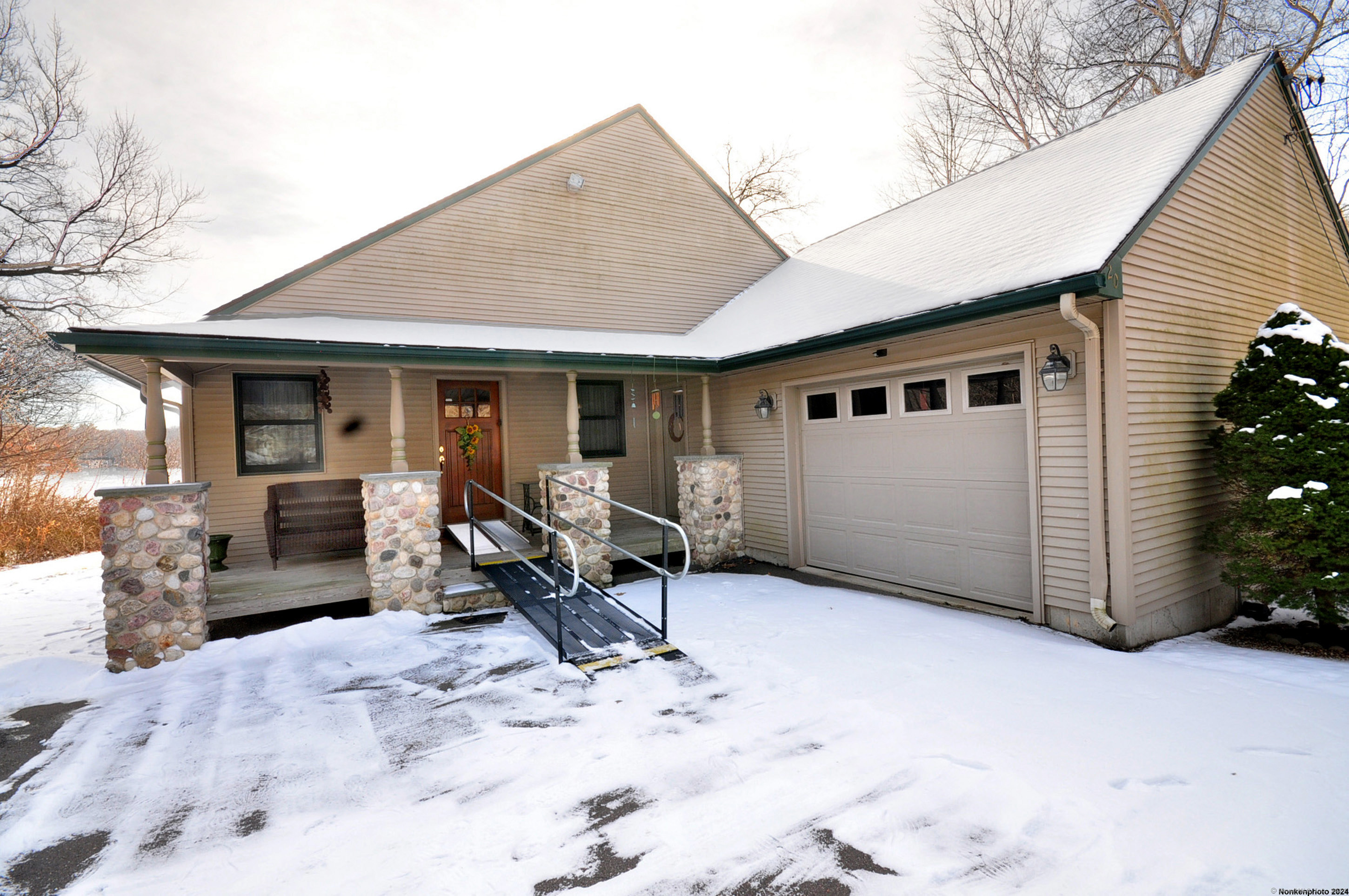 20 Lakeview Drive