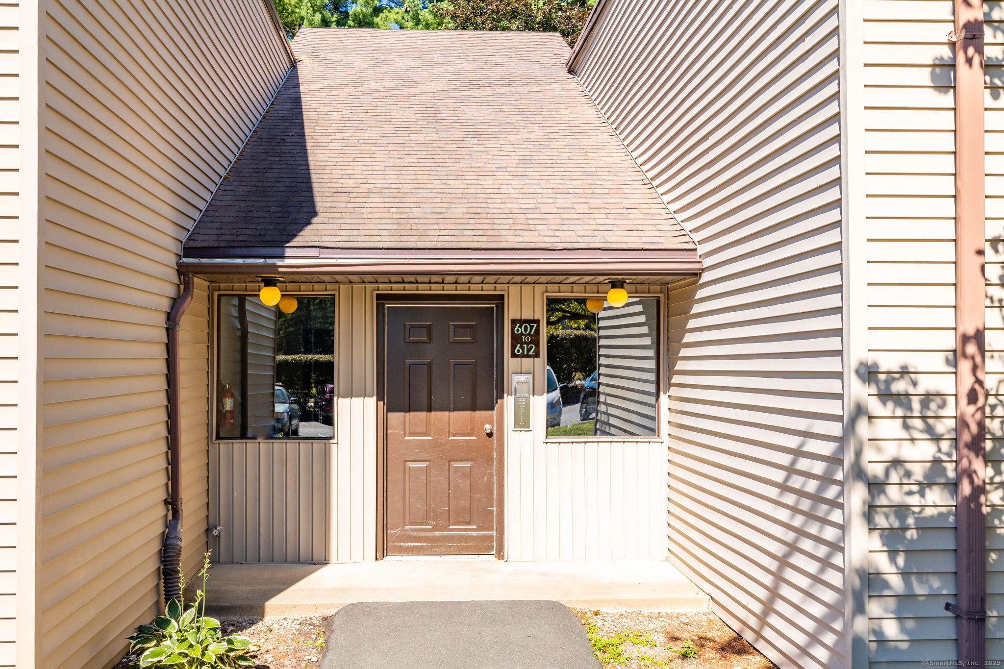 607 Twin Circle Drive 607