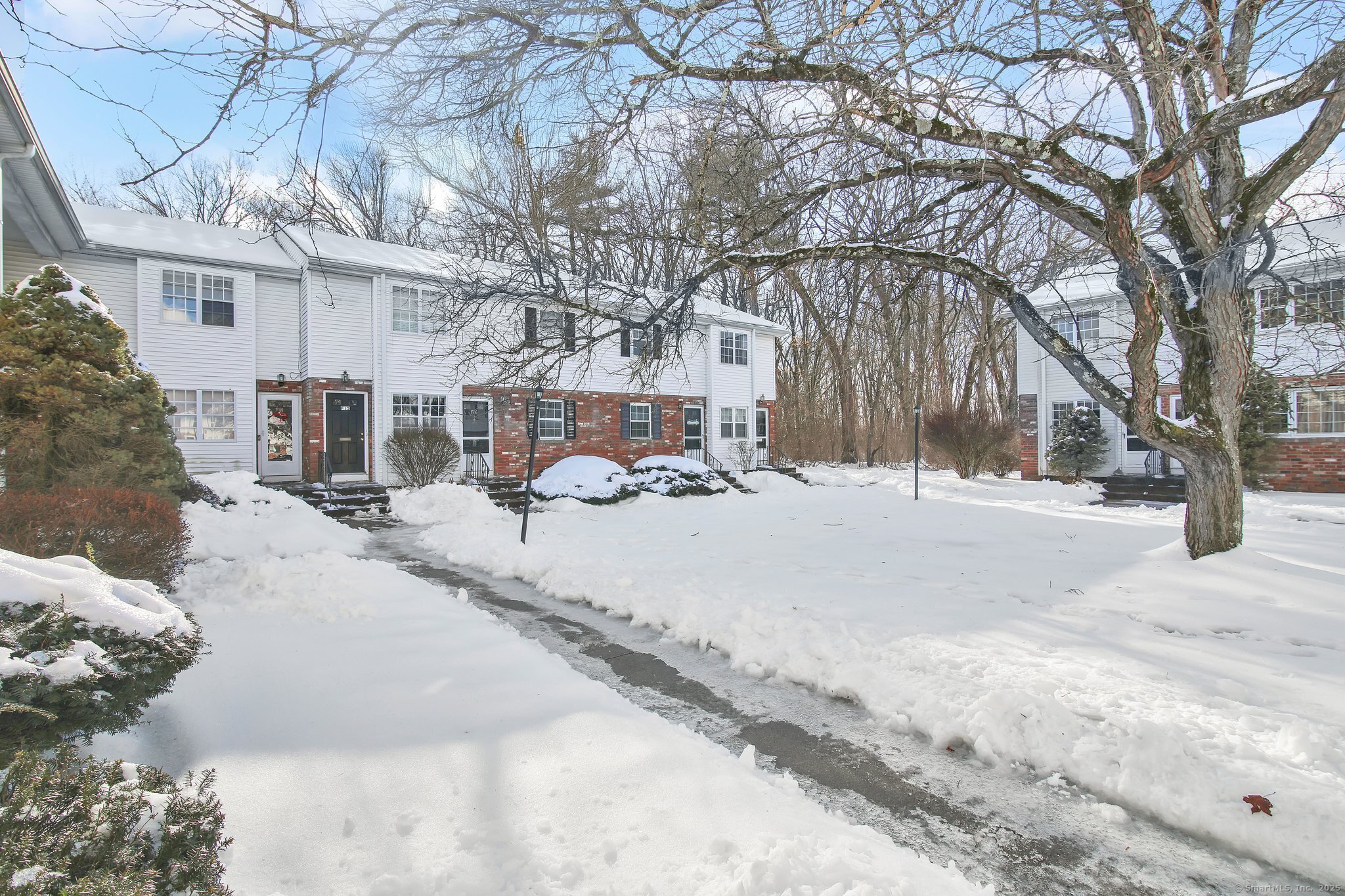 17 Bradley Circle F