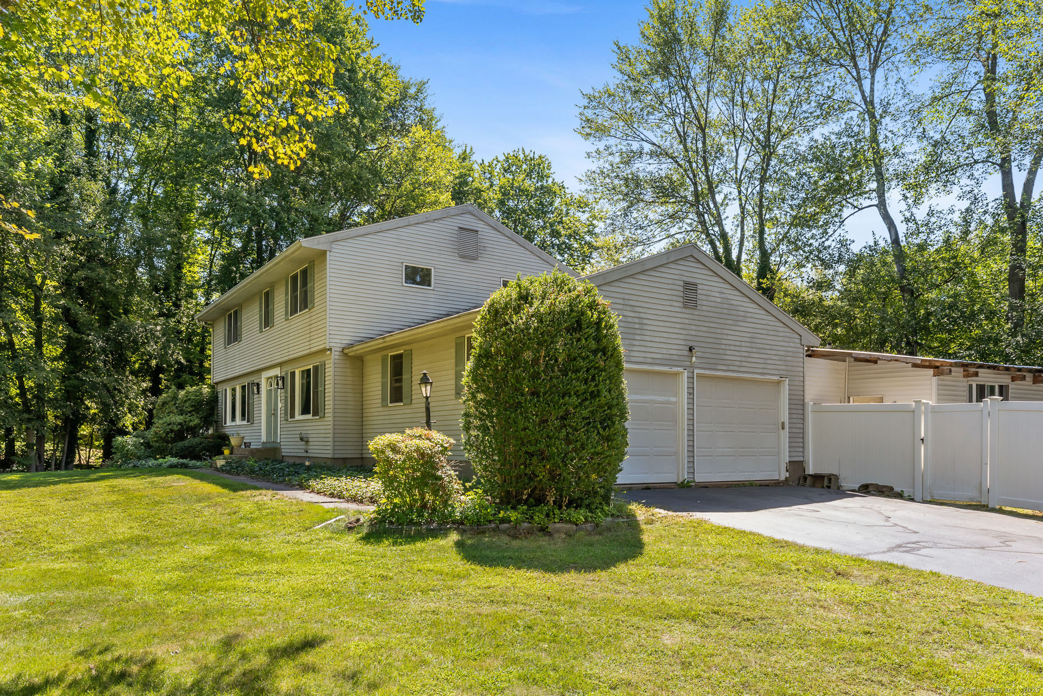 10 Mohegan Trail