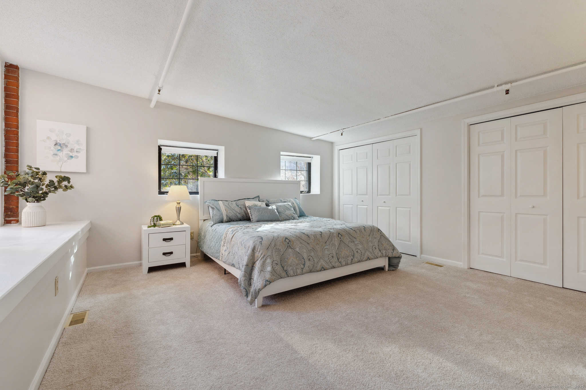 16 Vernon Avenue APT 17