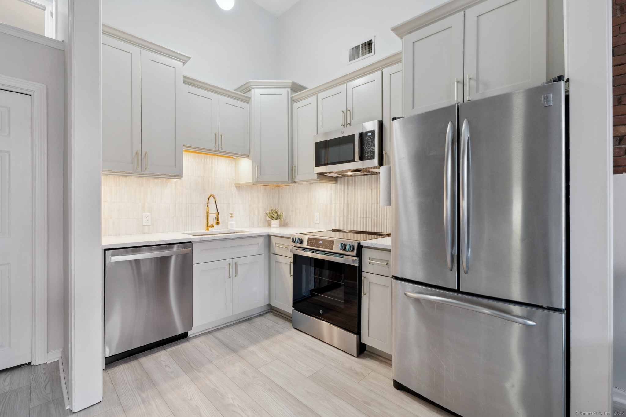 16 Vernon Avenue APT 17