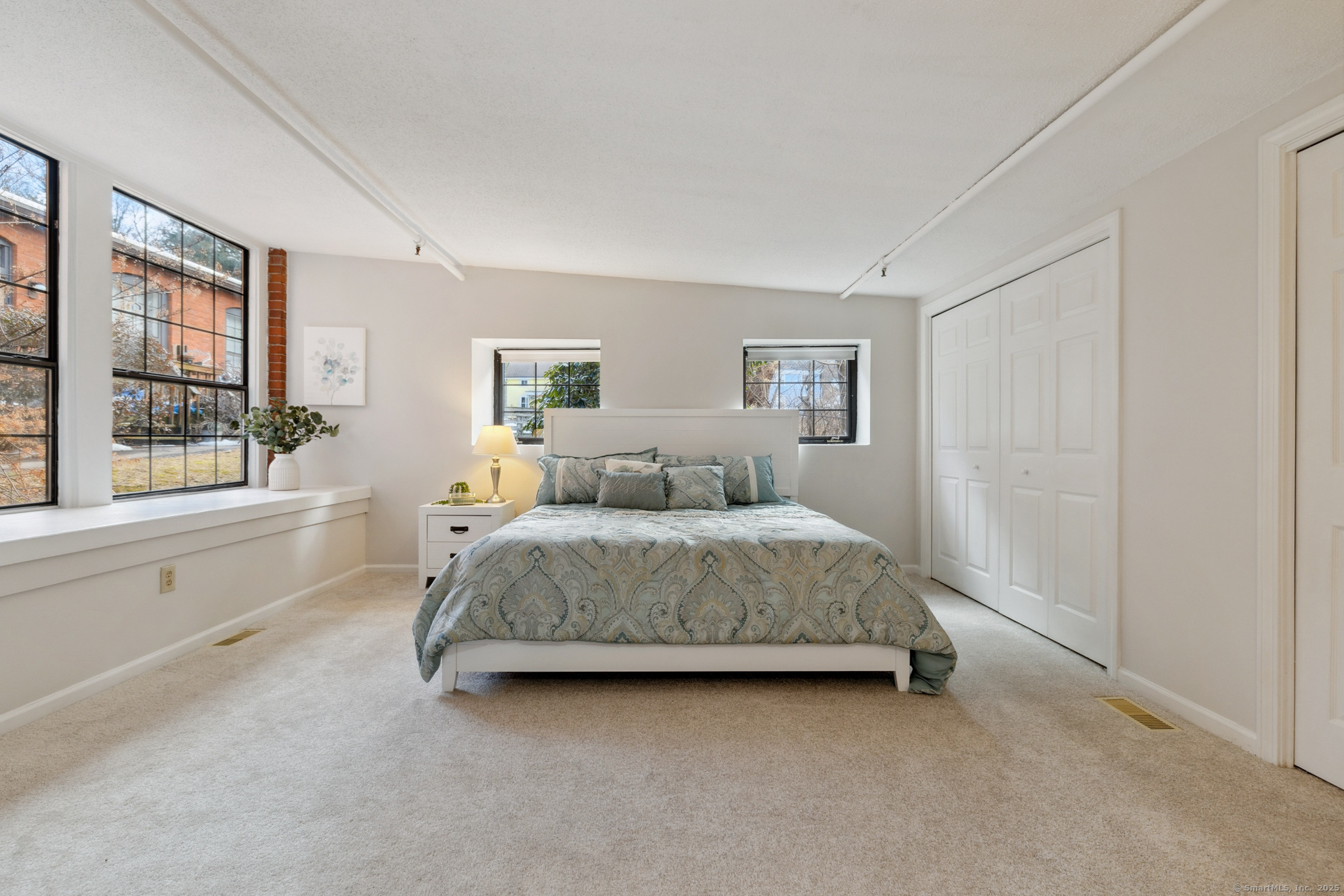 16 Vernon Avenue APT 17