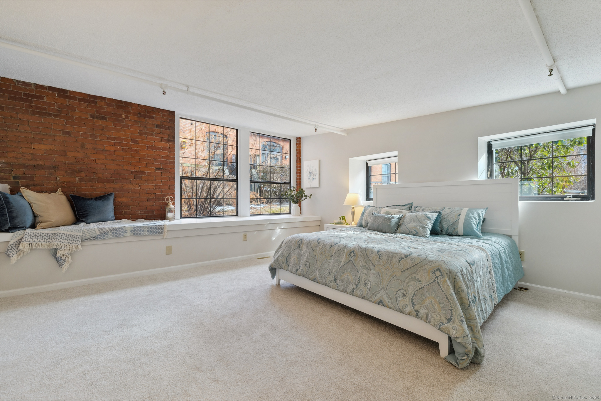 16 Vernon Avenue APT 17