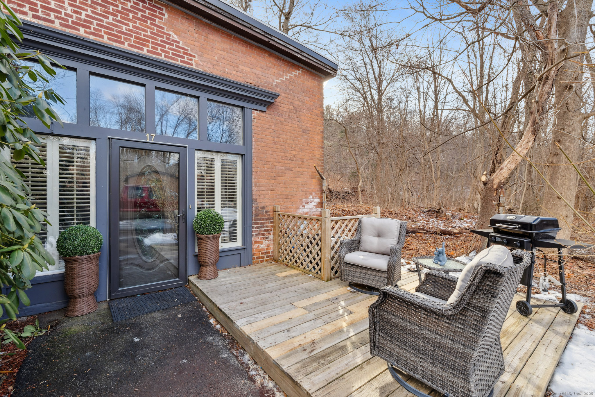 16 Vernon Avenue APT 17