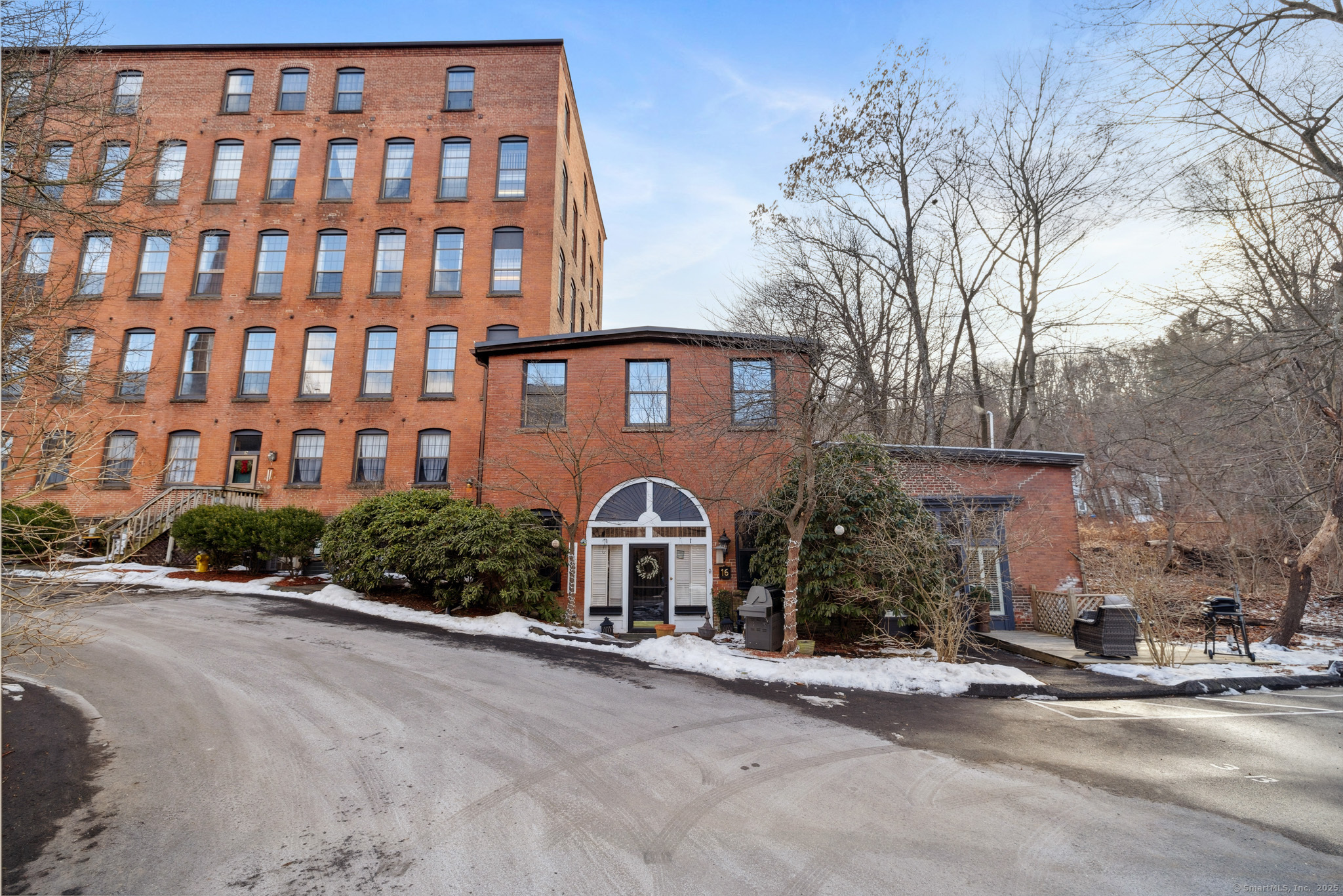 16 Vernon Avenue APT 17