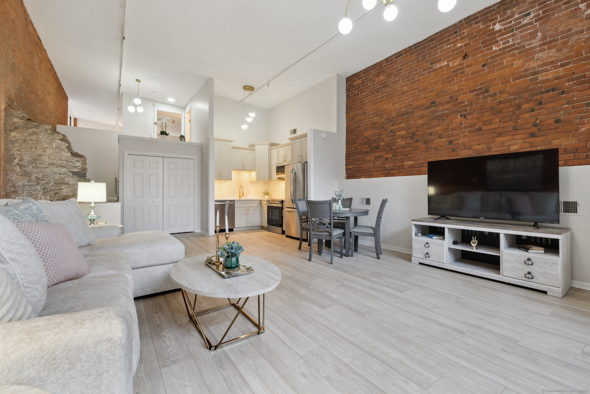 16 Vernon Avenue APT 17
