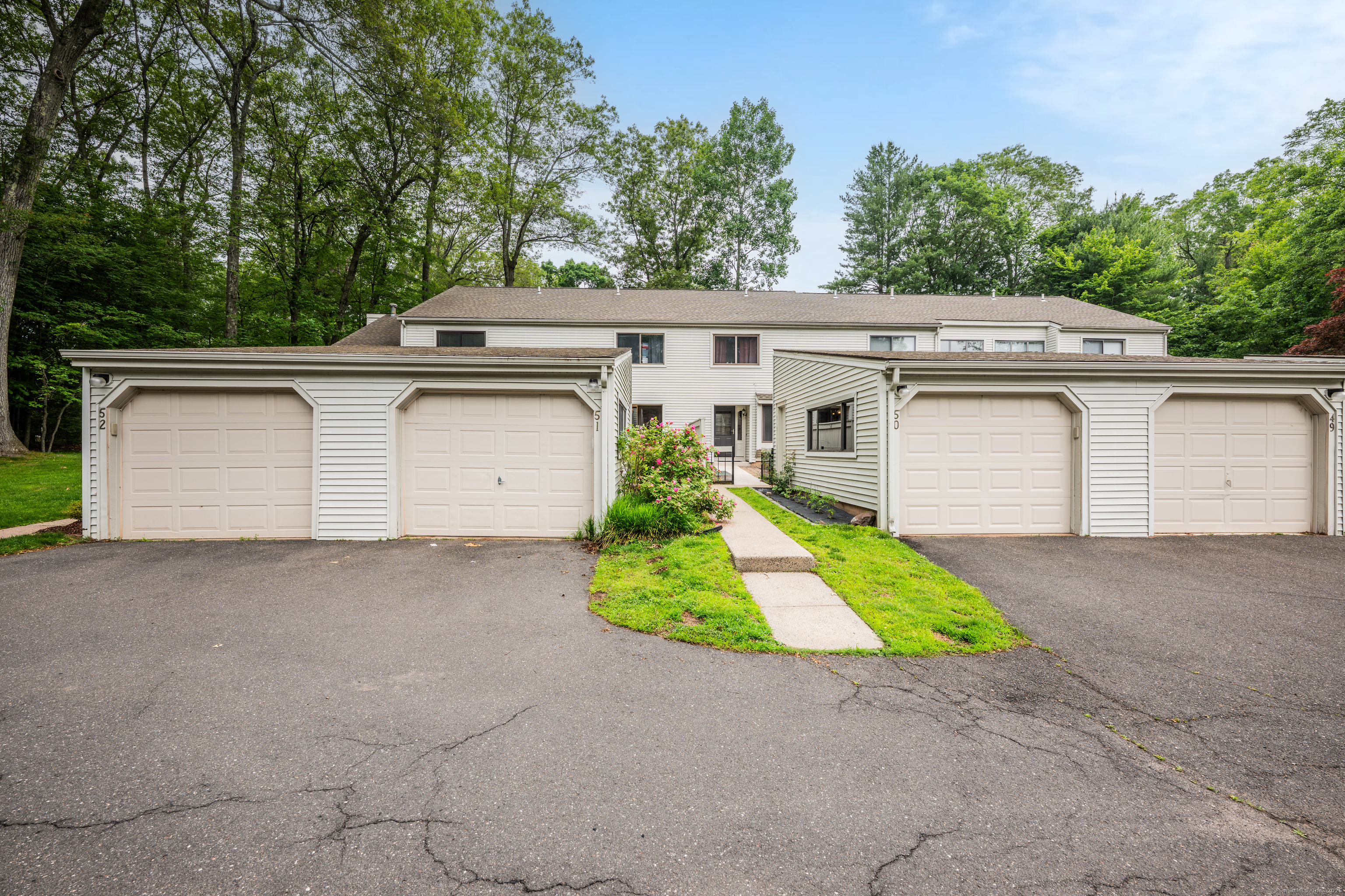 51 Farmington Chase Crescent 51