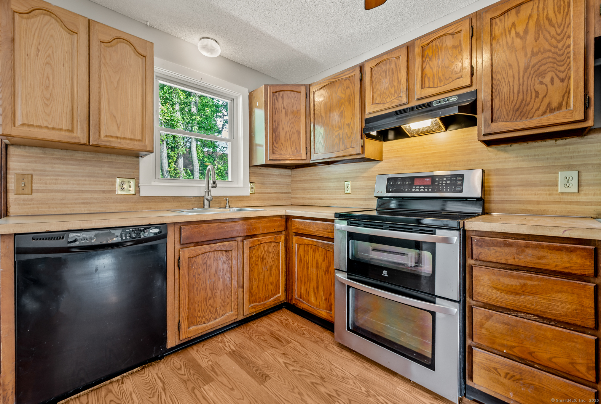2 Hillyer Drive