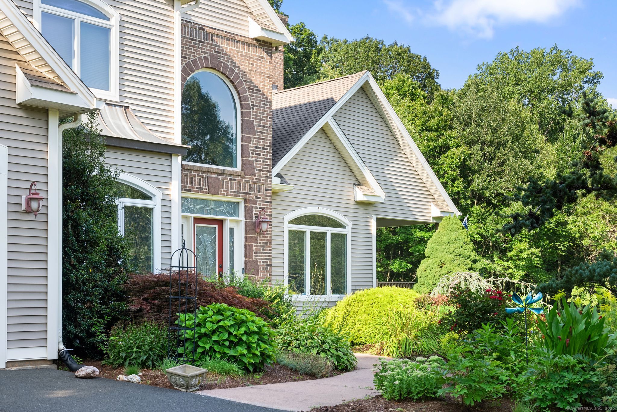 37 Pondview Drive