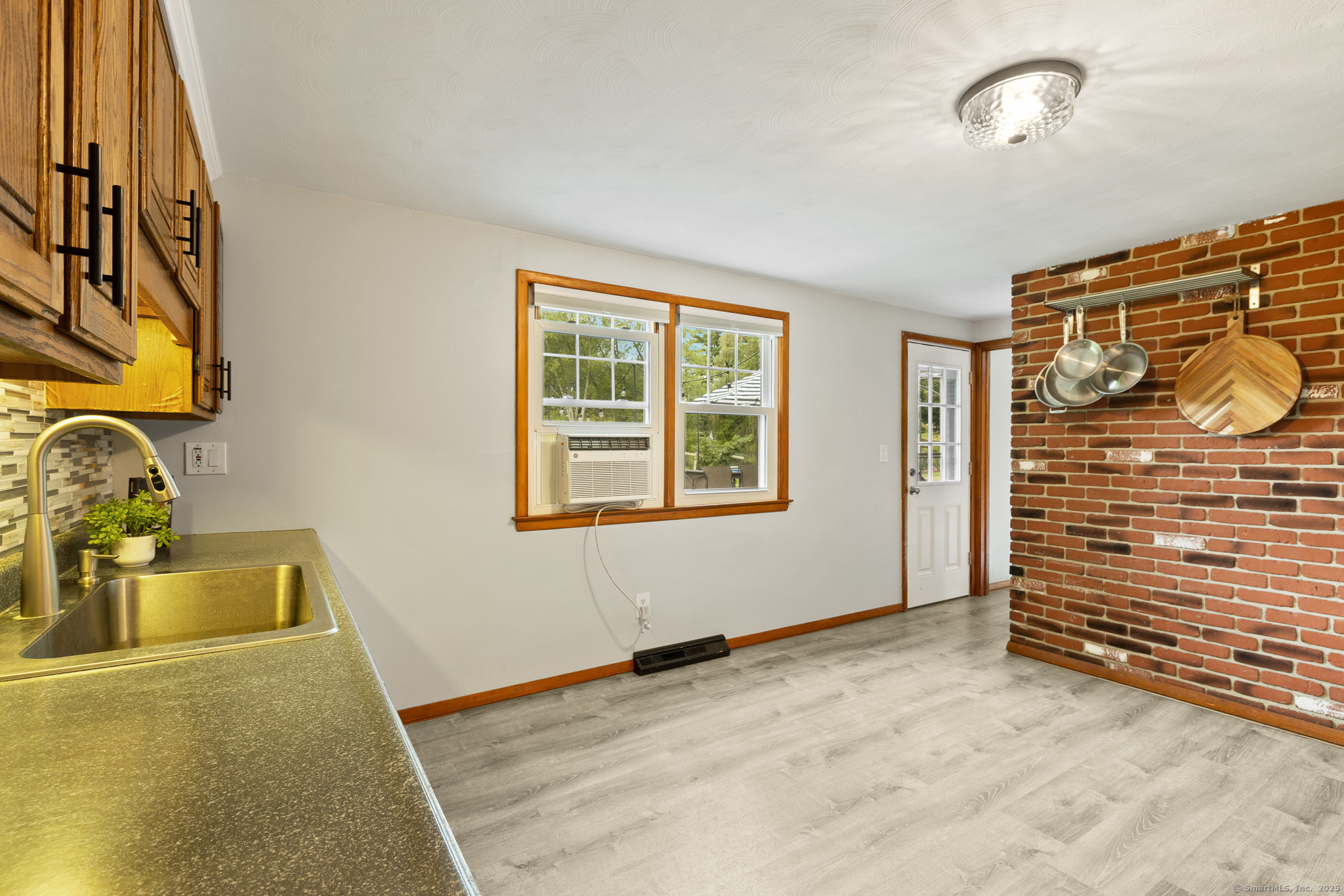 689 Burnham Street